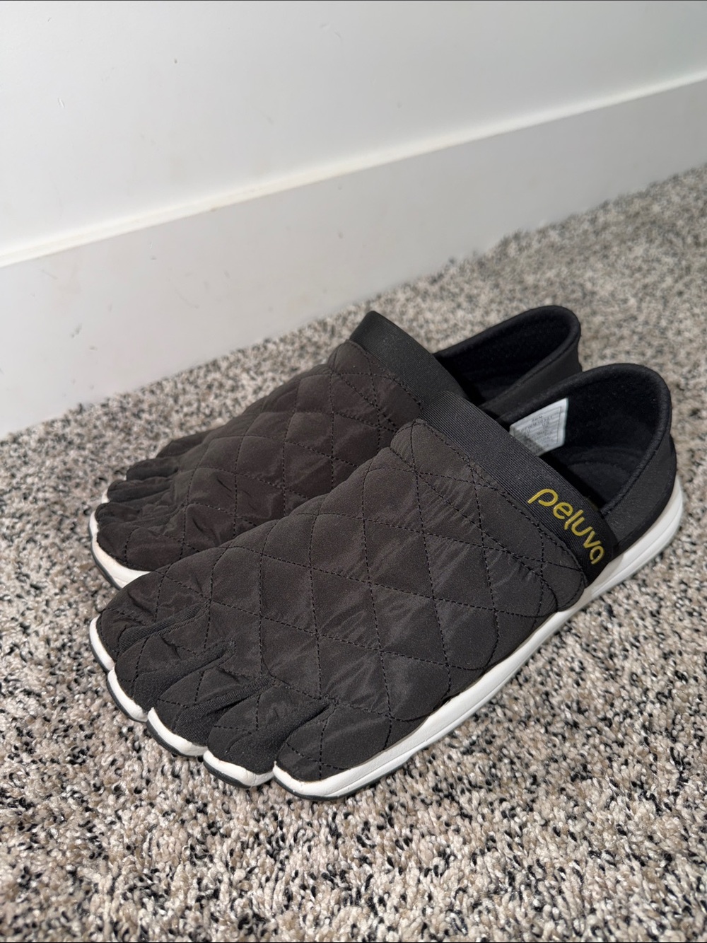 Peluva Toe Shoes Zen Black Quilted Men’s Size 10